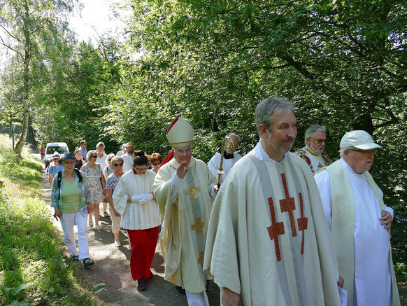 Festgottesdienst zum 1.000 Todestag des Heiligen Heimerads auf dem Hasunger Berg (Foto: Karl-Franz Thiede) Festgottesdienst zum 1.000 Todestag des Heiligen Heimerads auf dem Hasunger Berg (Foto: Karl-Franz Thiede)